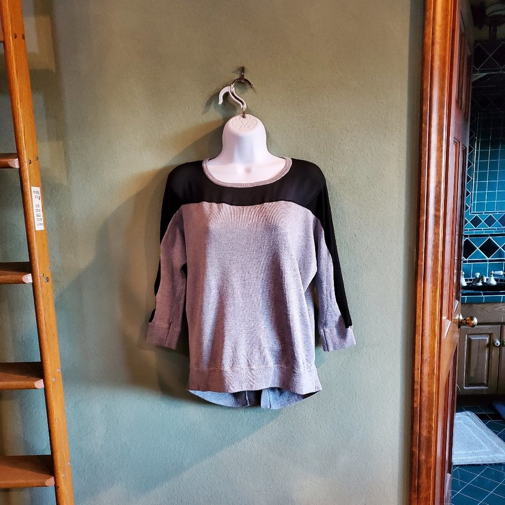 Gray and Black Jersey Knit 3/4 Sleeve Sweater